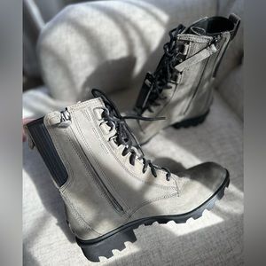 Sorel Phoenix Lace-Up Waterproof Boot sized 8.5/39.5 in brand new condition
